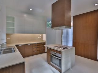 Haus zur Miete mit 3 Zimmer in Watthana, Bangkok