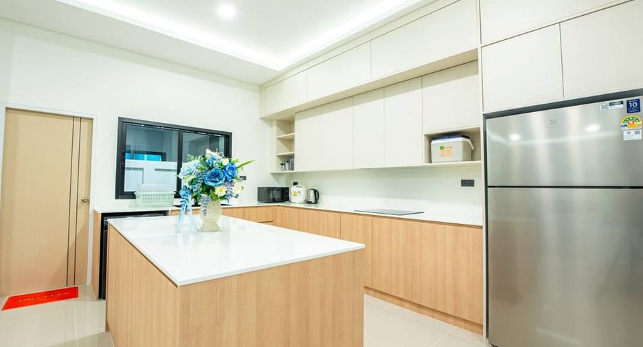 For rent 4 bedrooms villa in Huay Yai, Pattaya
