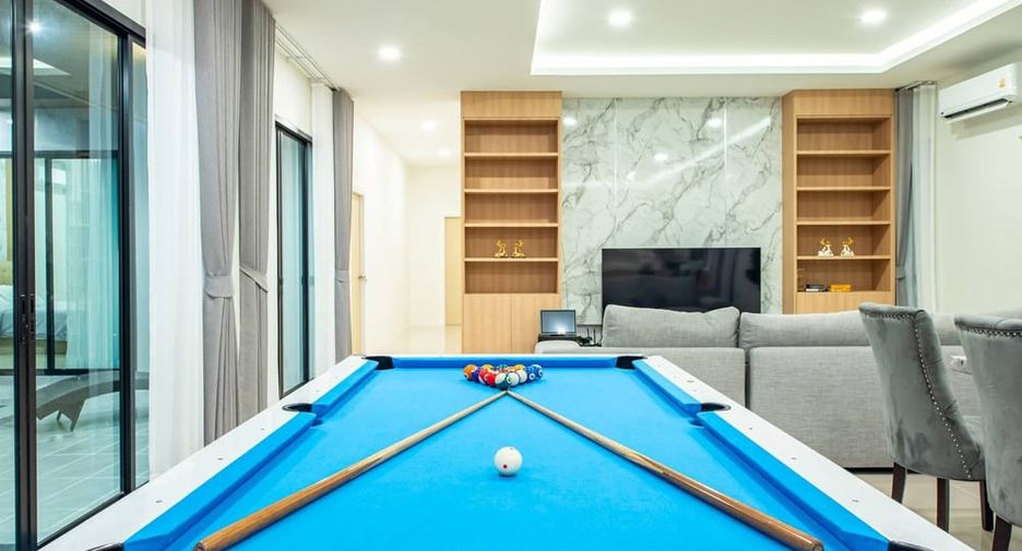 For rent 4 bedrooms villa in Huay Yai, Pattaya