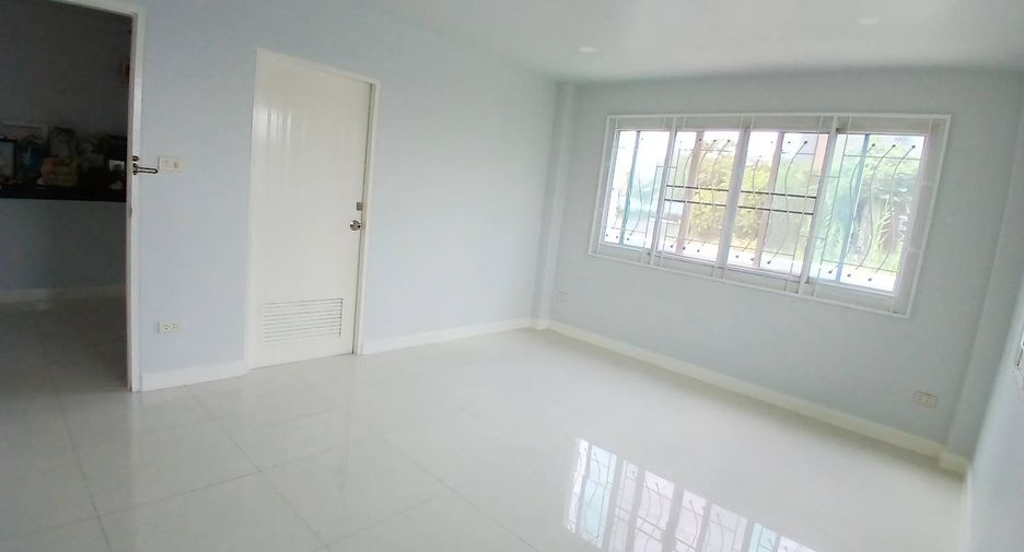 For sale 3 bedrooms house in Mueang Pathum Thani, Pathum Thani