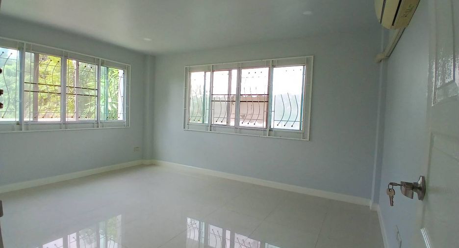 For sale 3 bedrooms house in Mueang Pathum Thani, Pathum Thani