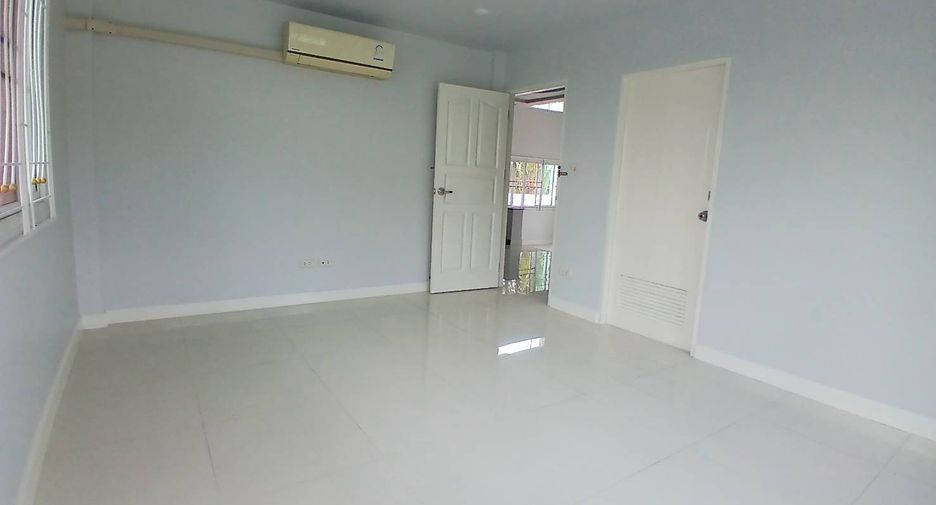 For sale 3 bedrooms house in Mueang Pathum Thani, Pathum Thani
