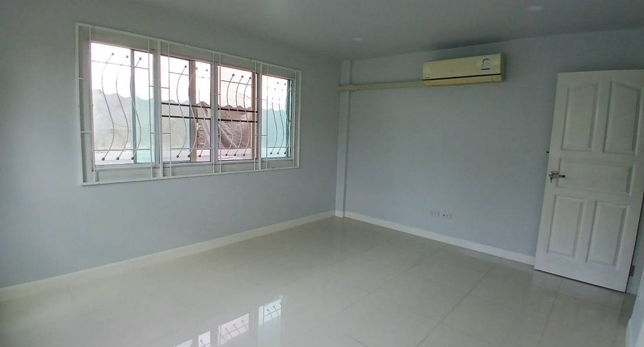 For sale 3 bedrooms house in Mueang Pathum Thani, Pathum Thani