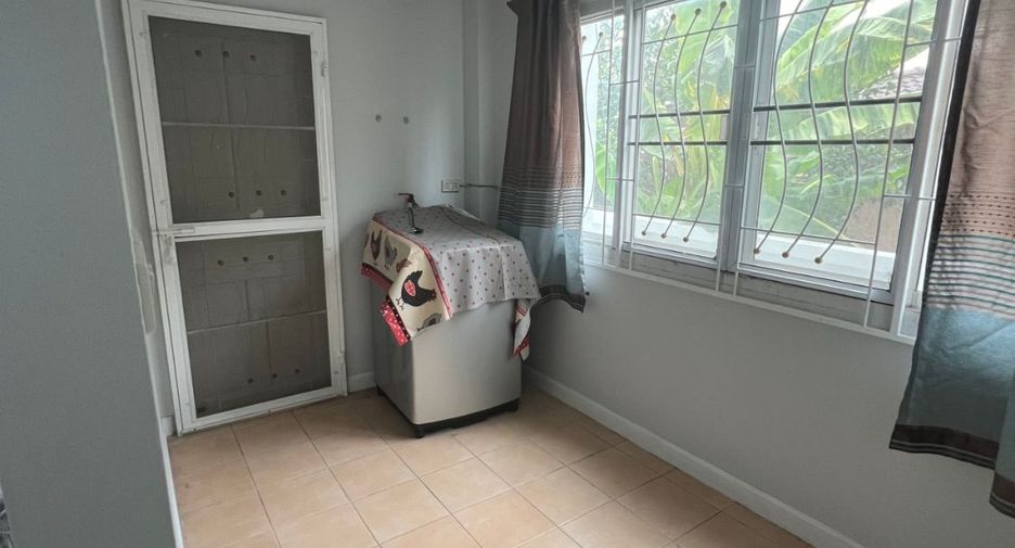 For sale 3 bedrooms house in Mueang Pathum Thani, Pathum Thani