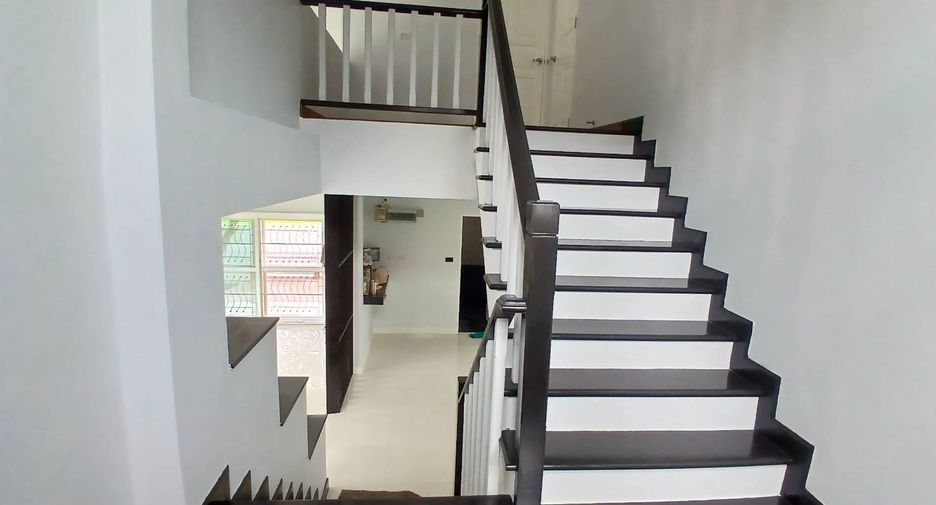 For sale 3 bedrooms house in Mueang Pathum Thani, Pathum Thani