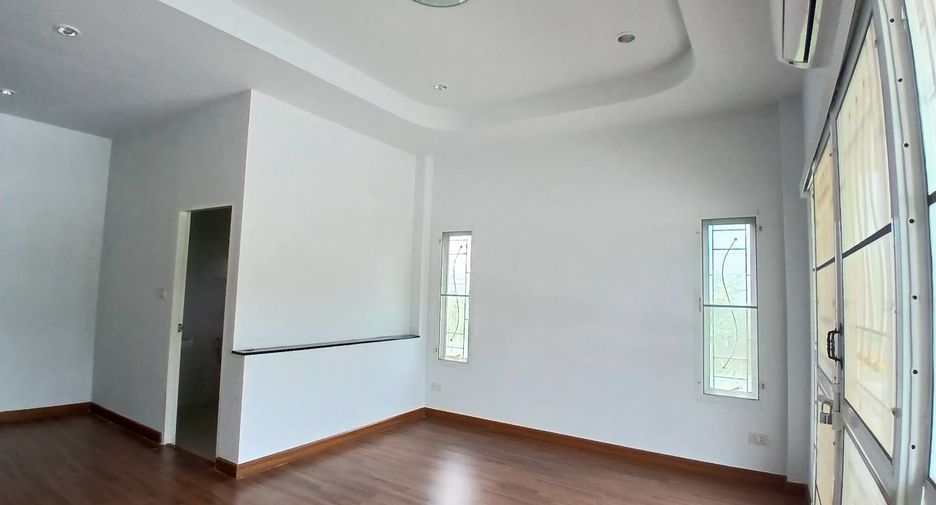 For sale 3 bedrooms house in Mueang Pathum Thani, Pathum Thani