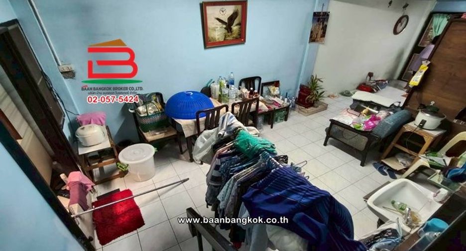 For sale 2 ベッドルーム townhouse in Saphan Sung, Bangkok