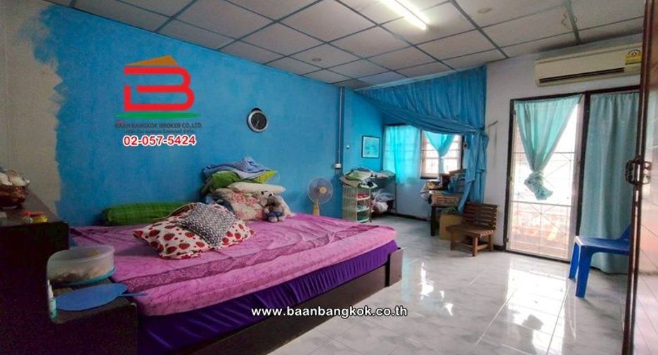 For sale 2 ベッドルーム townhouse in Saphan Sung, Bangkok
