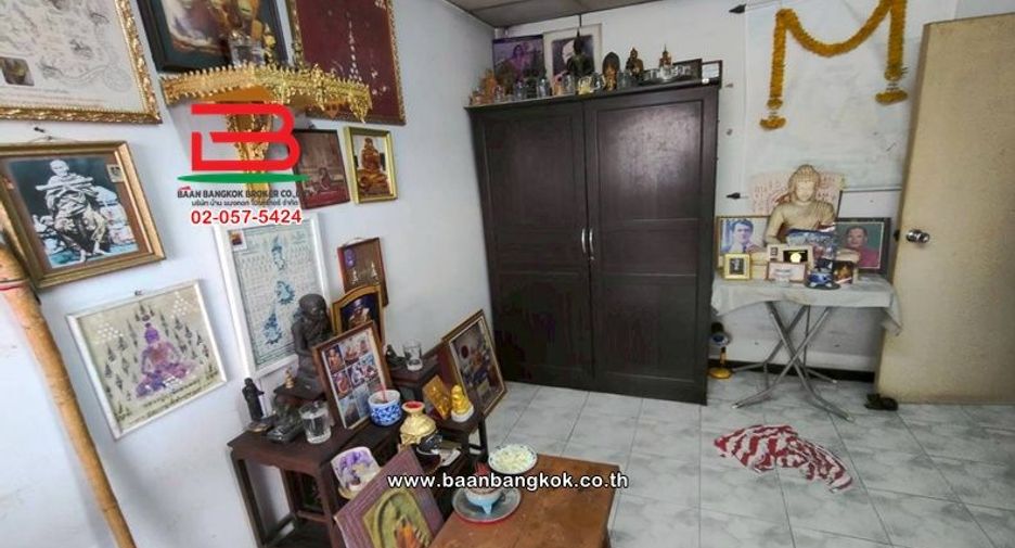 For sale 2 ベッドルーム townhouse in Saphan Sung, Bangkok