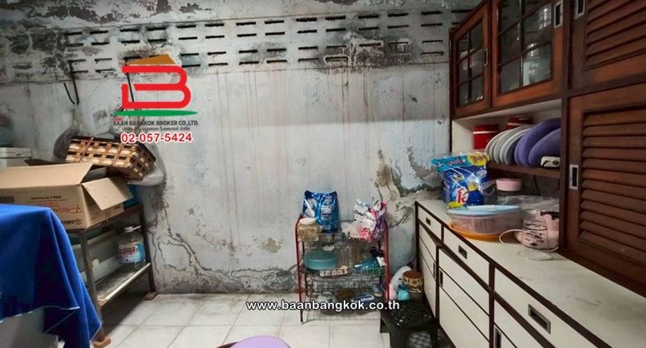 For sale 2 ベッドルーム townhouse in Saphan Sung, Bangkok