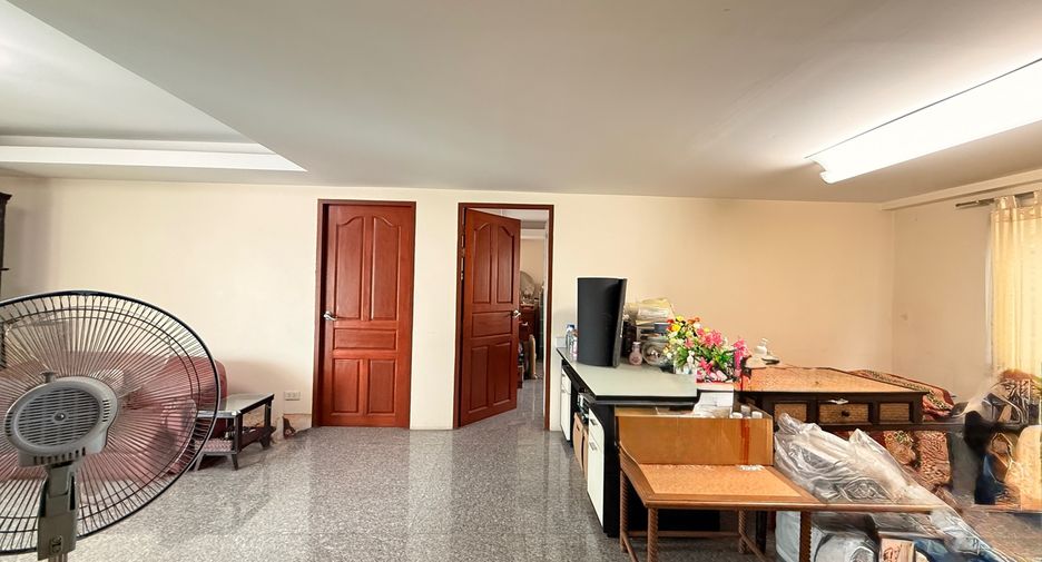 For rent 6 ベッドルーム retail Space in Mueang Chiang Mai, Chiang Mai