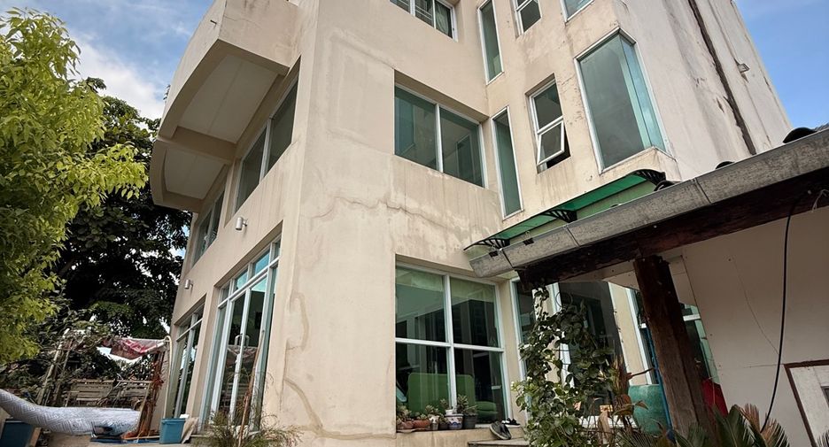 For rent 6 ベッドルーム retail Space in Mueang Chiang Mai, Chiang Mai
