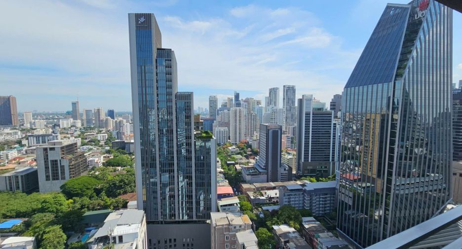 À louer 3 chambres condo à Khlong Toei, Bangkok