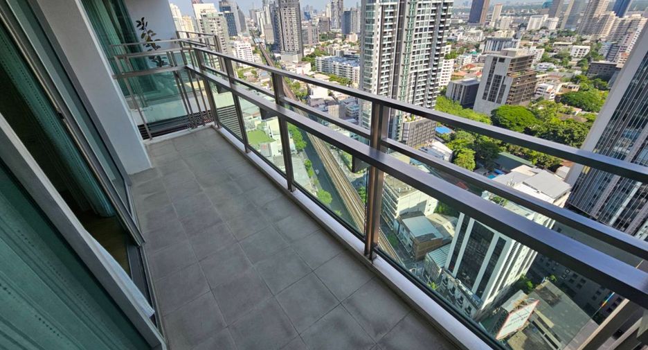 À louer 3 chambres condo à Khlong Toei, Bangkok