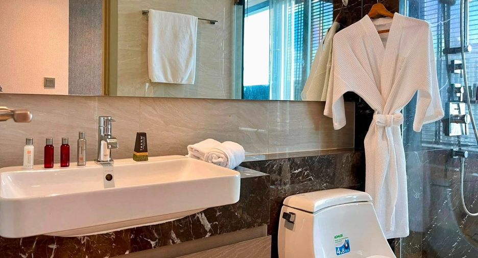 For rent 2 bedrooms condo in Bang Rak, Bangkok