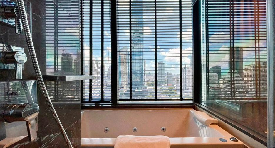 For rent 2 bedrooms condo in Bang Rak, Bangkok