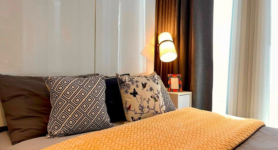 For rent 2 bedrooms condo in Bang Rak, Bangkok