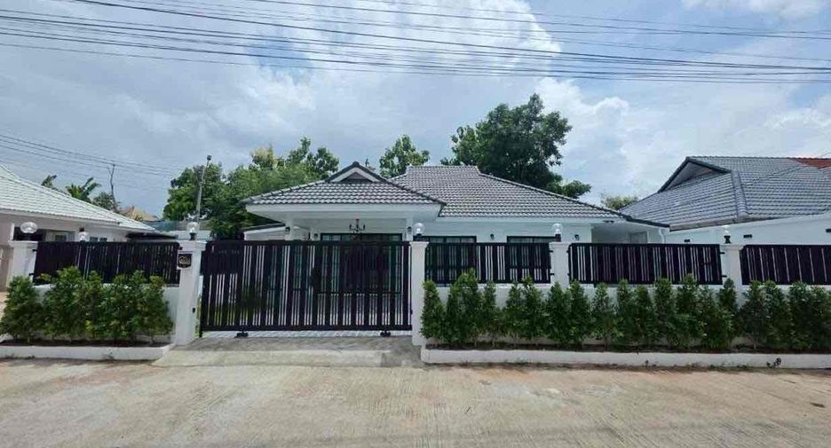 For sale 3 bedrooms house in East Pattaya, Pattaya