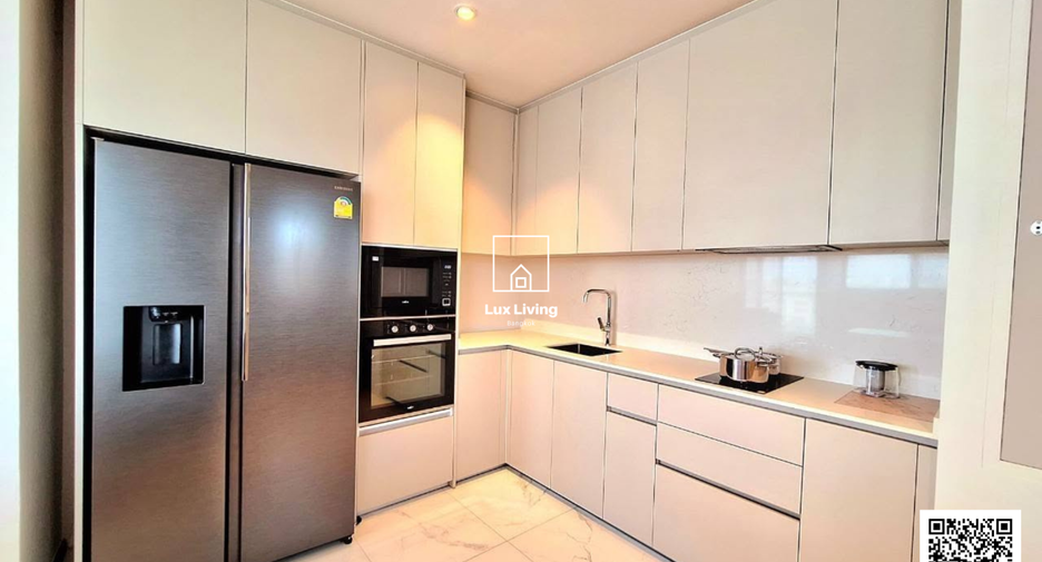 For rent 3 bedrooms condo in Mueang Samut Prakan, Samut Prakan