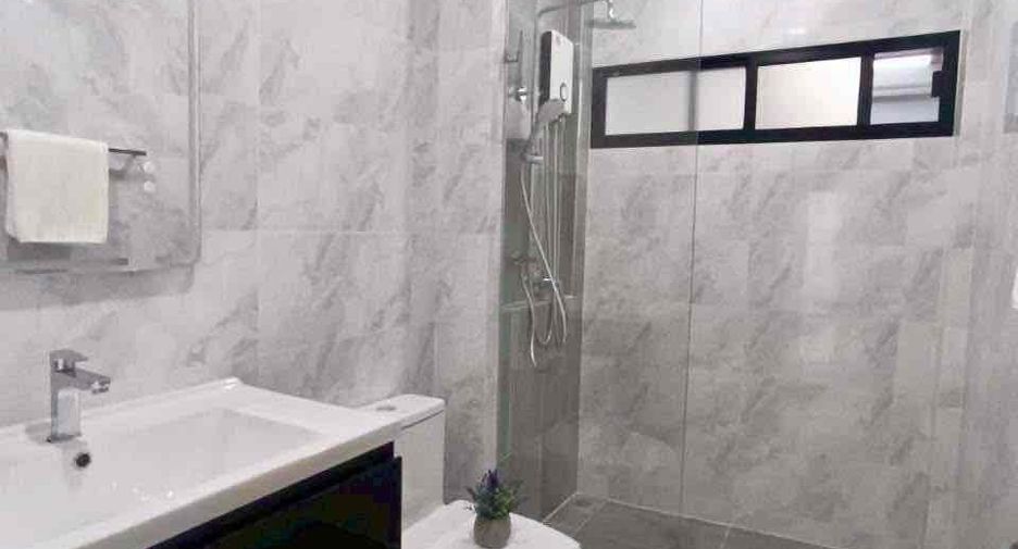 For sale 4 bedrooms villa in East Pattaya, Pattaya
