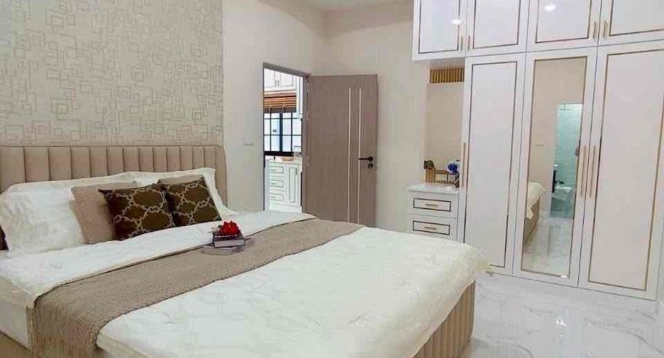 For sale 4 bedrooms villa in East Pattaya, Pattaya