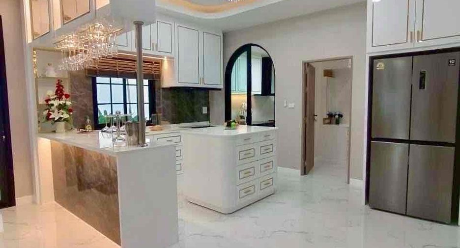 For sale 4 bedrooms villa in East Pattaya, Pattaya