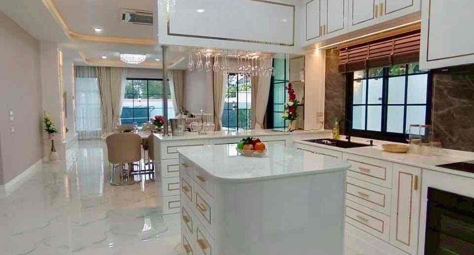 For sale 4 bedrooms villa in East Pattaya, Pattaya