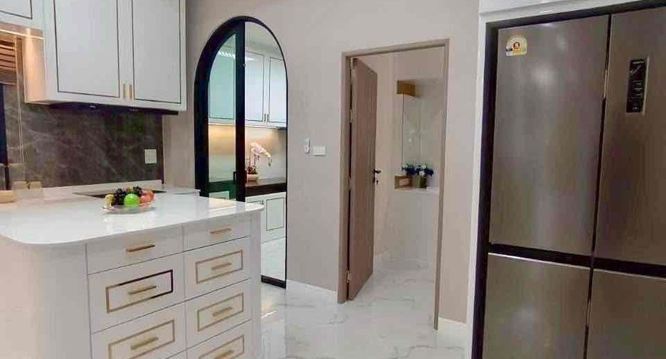 For sale 4 bedrooms villa in East Pattaya, Pattaya