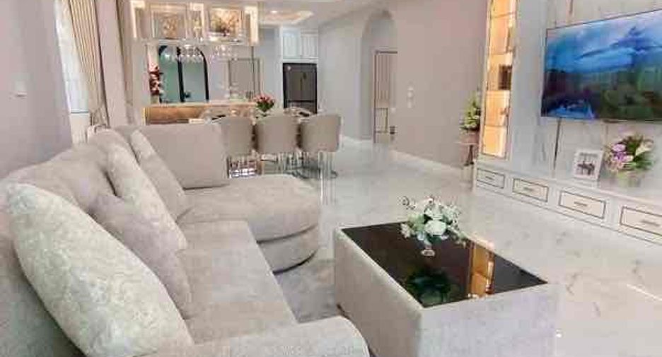 For sale 4 bedrooms villa in East Pattaya, Pattaya