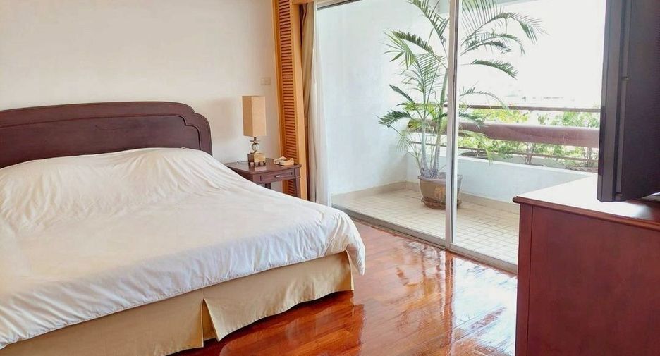 For rent 3 bedrooms condo in Sathon, Bangkok