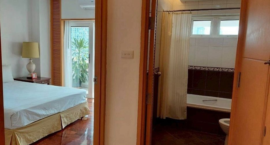 For rent 3 bedrooms condo in Sathon, Bangkok