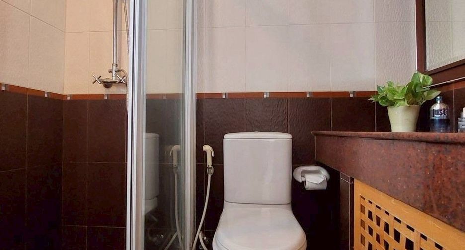 For rent 3 bedrooms condo in Sathon, Bangkok