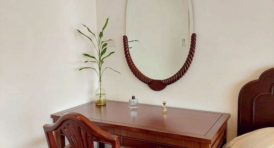 For rent 3 bedrooms condo in Sathon, Bangkok