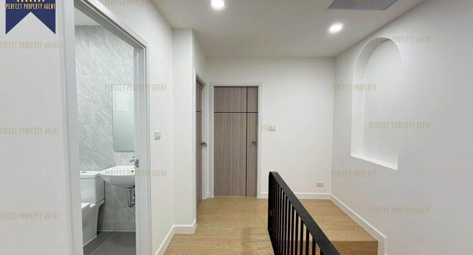 For sale 3 bedrooms townhouse in Taling Chan, Bangkok