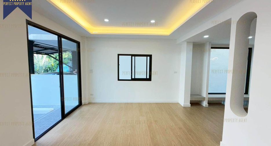 For sale 3 bedrooms townhouse in Taling Chan, Bangkok