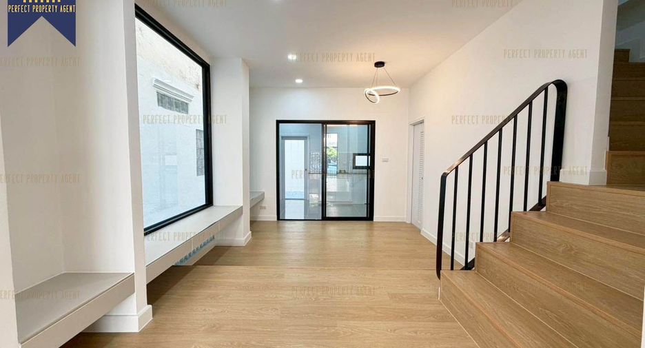 For sale 3 bedrooms townhouse in Taling Chan, Bangkok