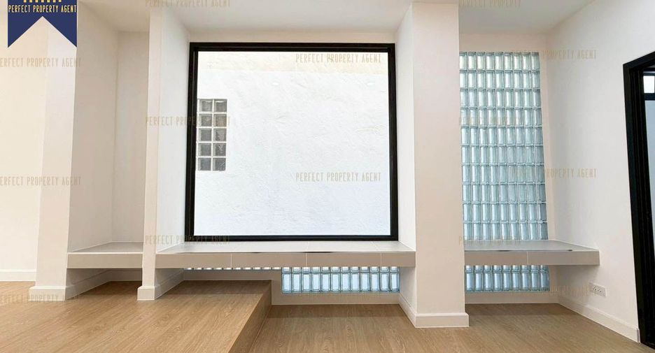 For sale 3 bedrooms townhouse in Taling Chan, Bangkok