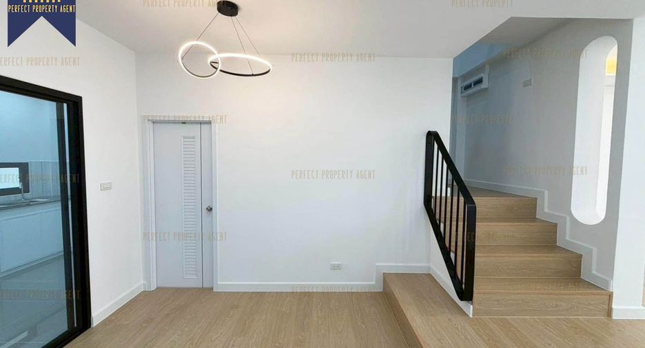 For sale 3 bedrooms townhouse in Taling Chan, Bangkok