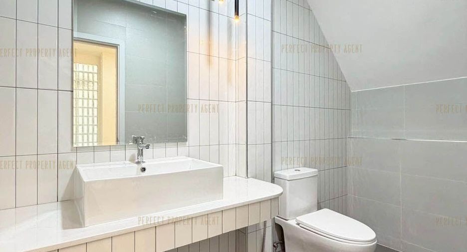 For sale 3 bedrooms townhouse in Taling Chan, Bangkok