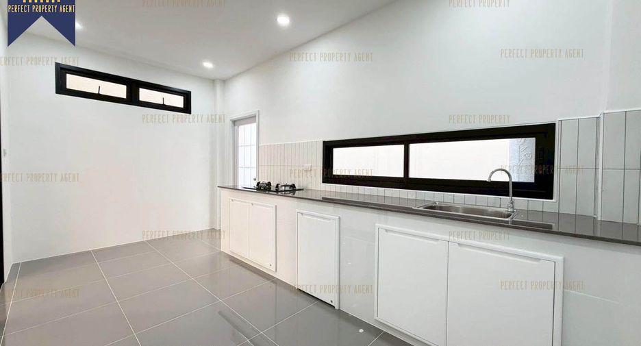 For sale 3 bedrooms townhouse in Taling Chan, Bangkok