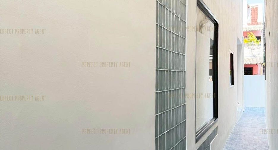 For sale 3 bedrooms townhouse in Taling Chan, Bangkok