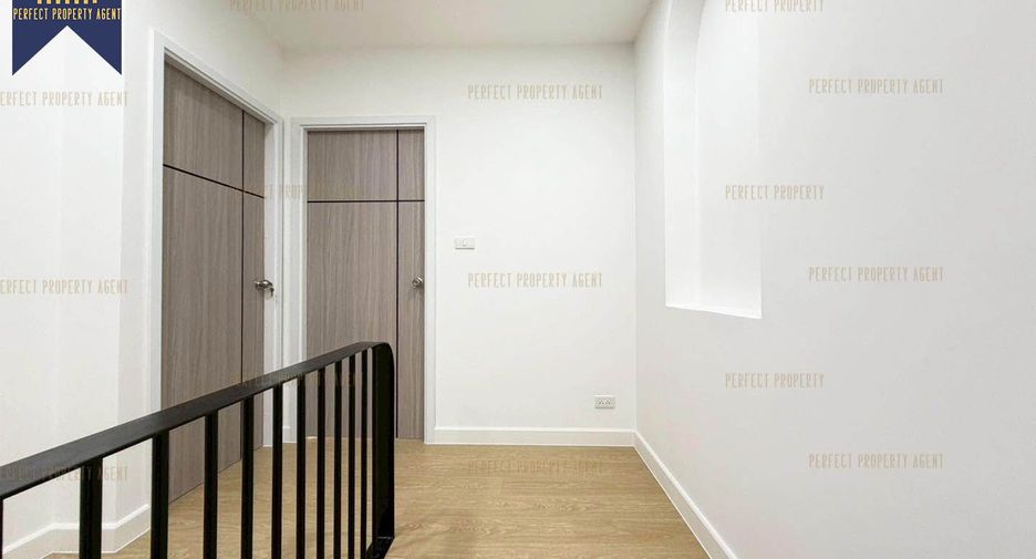 For sale 3 bedrooms townhouse in Taling Chan, Bangkok