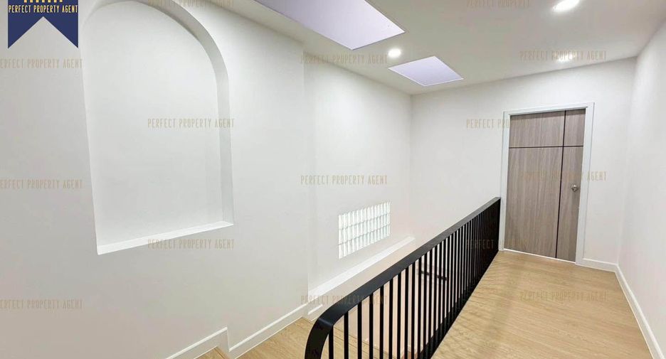 For sale 3 bedrooms townhouse in Taling Chan, Bangkok