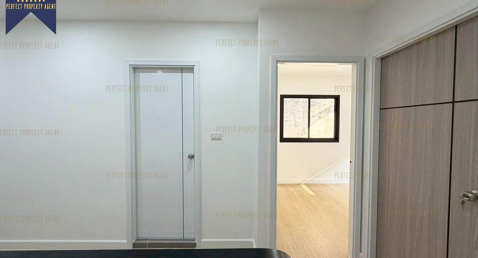 For sale 3 bedrooms townhouse in Taling Chan, Bangkok