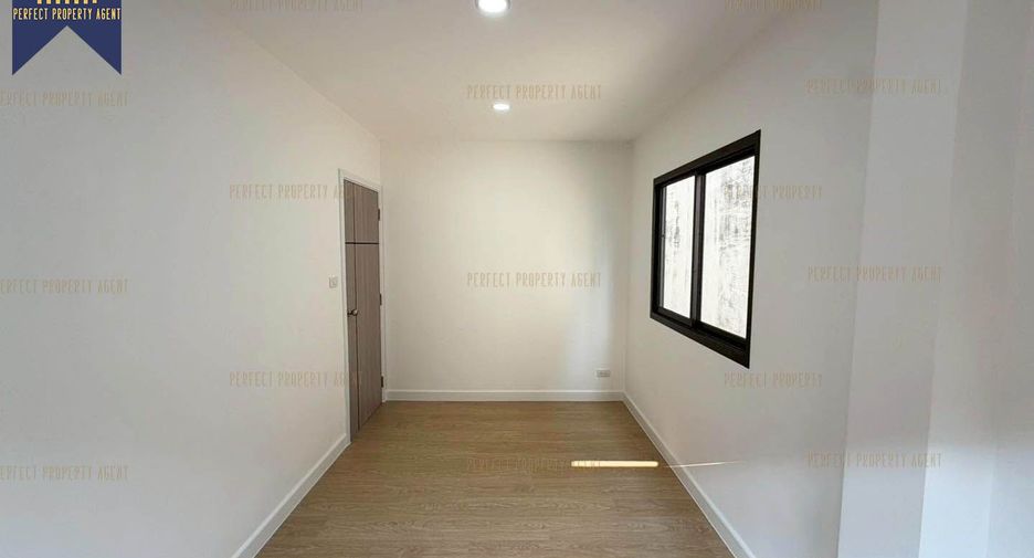 For sale 3 bedrooms townhouse in Taling Chan, Bangkok