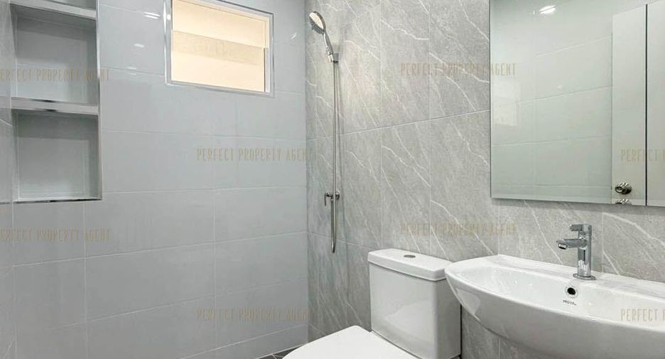 For sale 3 bedrooms townhouse in Taling Chan, Bangkok