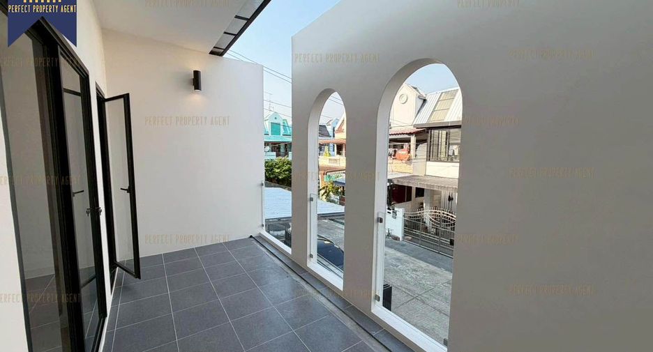 For sale 3 bedrooms townhouse in Taling Chan, Bangkok