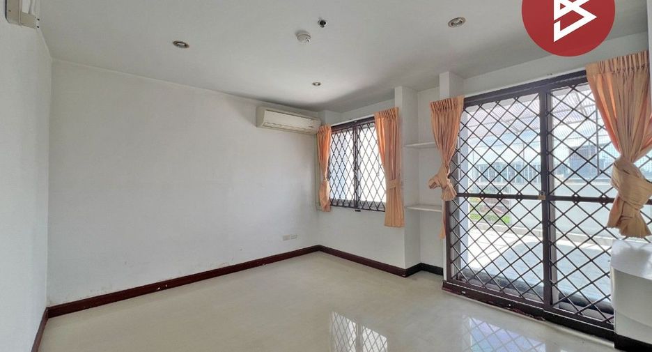 For sale 1 bed condo in Wang Thonglang, Bangkok