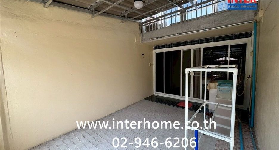 For sale 2 bedrooms townhouse in Huai Khwang, Bangkok