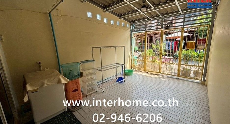 For sale 2 bedrooms townhouse in Huai Khwang, Bangkok